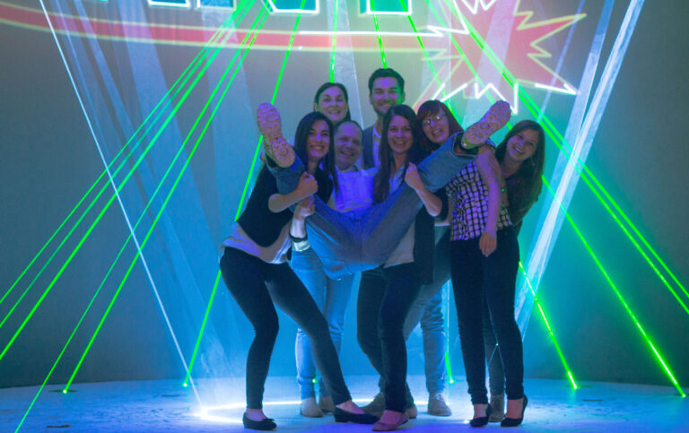 Das Team von Pad4Rent und P4 Messe & Eventtechnik bei einer spektakulären Event-Produktion mit Lasershow.